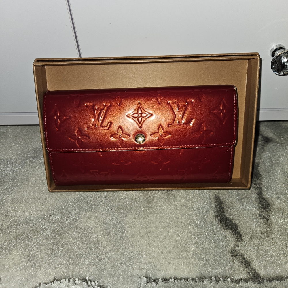 Louis Vuitton Vernis Red Wallet - Picture 2 of 11